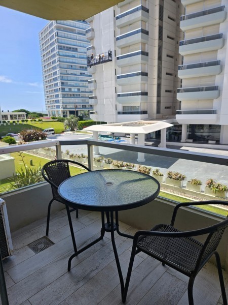 Departamento reciclado en venta Torre Marina I